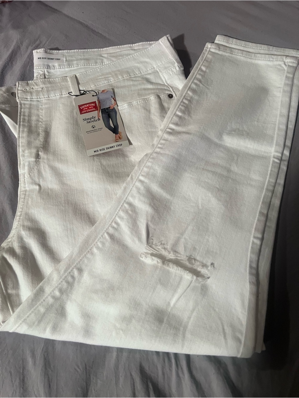 Signature by Levi Strauss White Mid-Rise Skinny Crop Jeans
